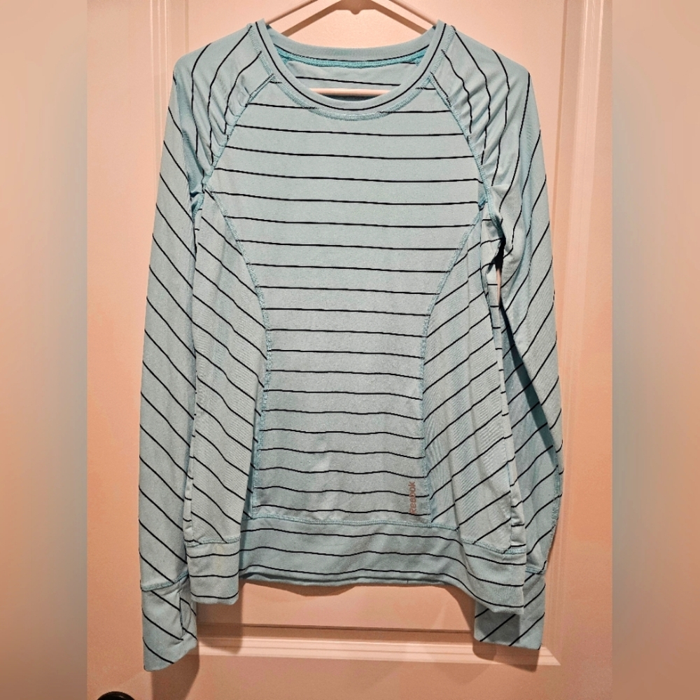 Long sleeve stretchy athletic top